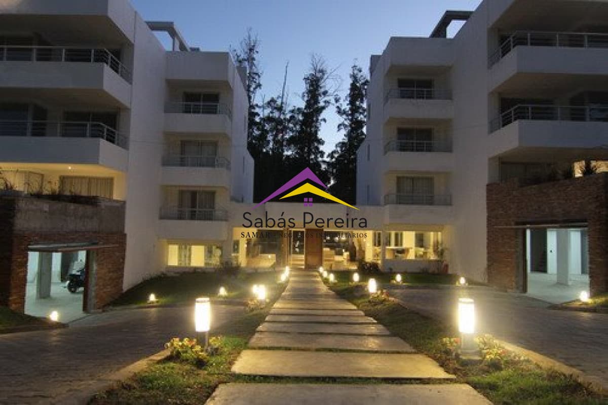 Apartamento en Rincón del Indio, 2 dormitorios en alquiler temporal. Con cochera
