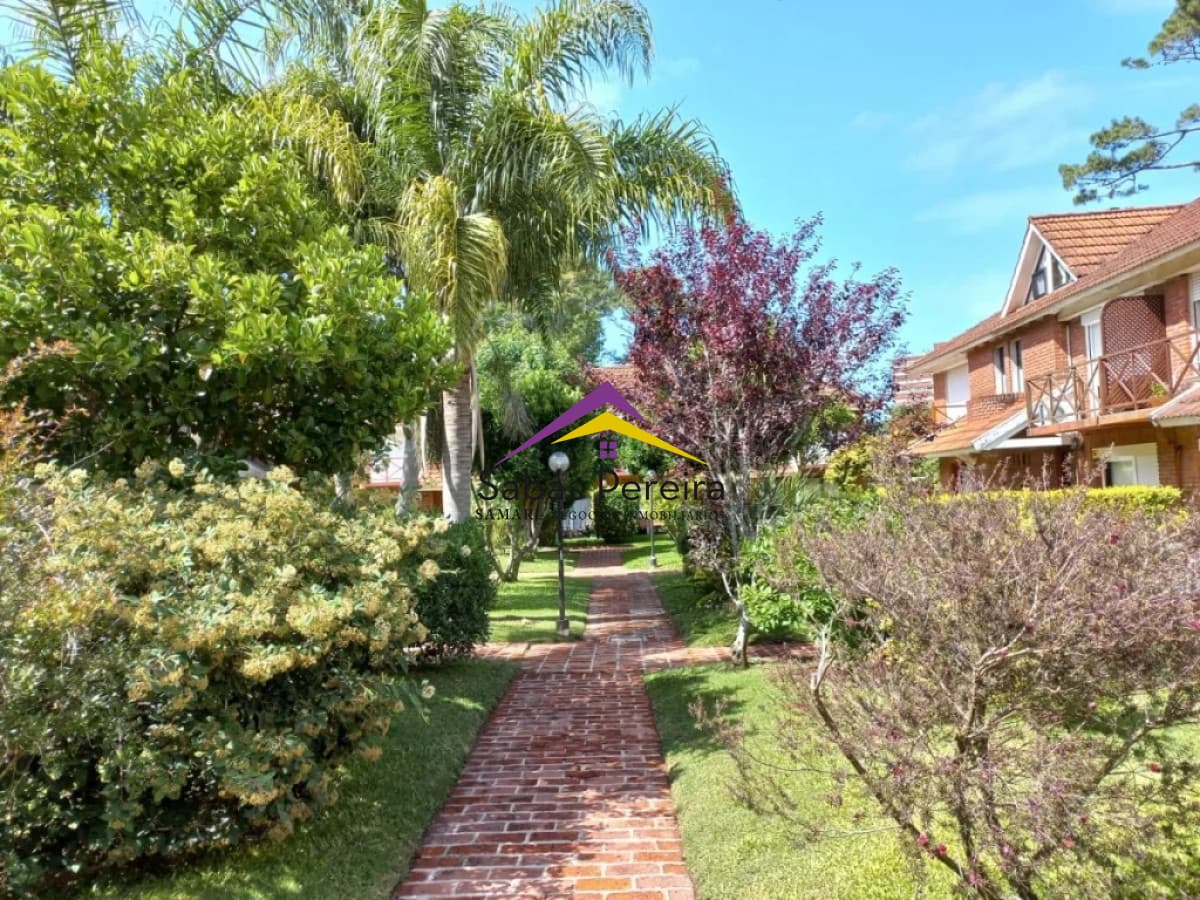 Apartamento ID.37312 - VENTA CASA EN COMPLEJO CON PISCINA PUNTA DEL ESTE