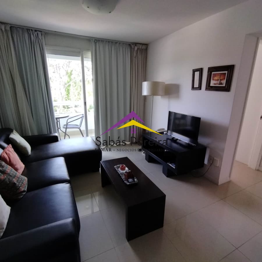 ALQUILER ANUAL 2 DORMITORIOS PUNTA DEL ESTE CON SERVICIOS