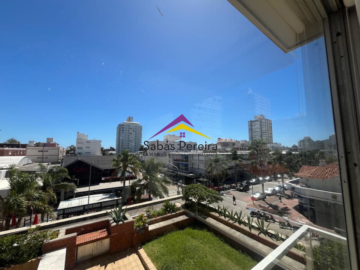 Apartamento ID.37995 - Apartamento de 2 dormitorios en Edificio Apolo - Punta del Este