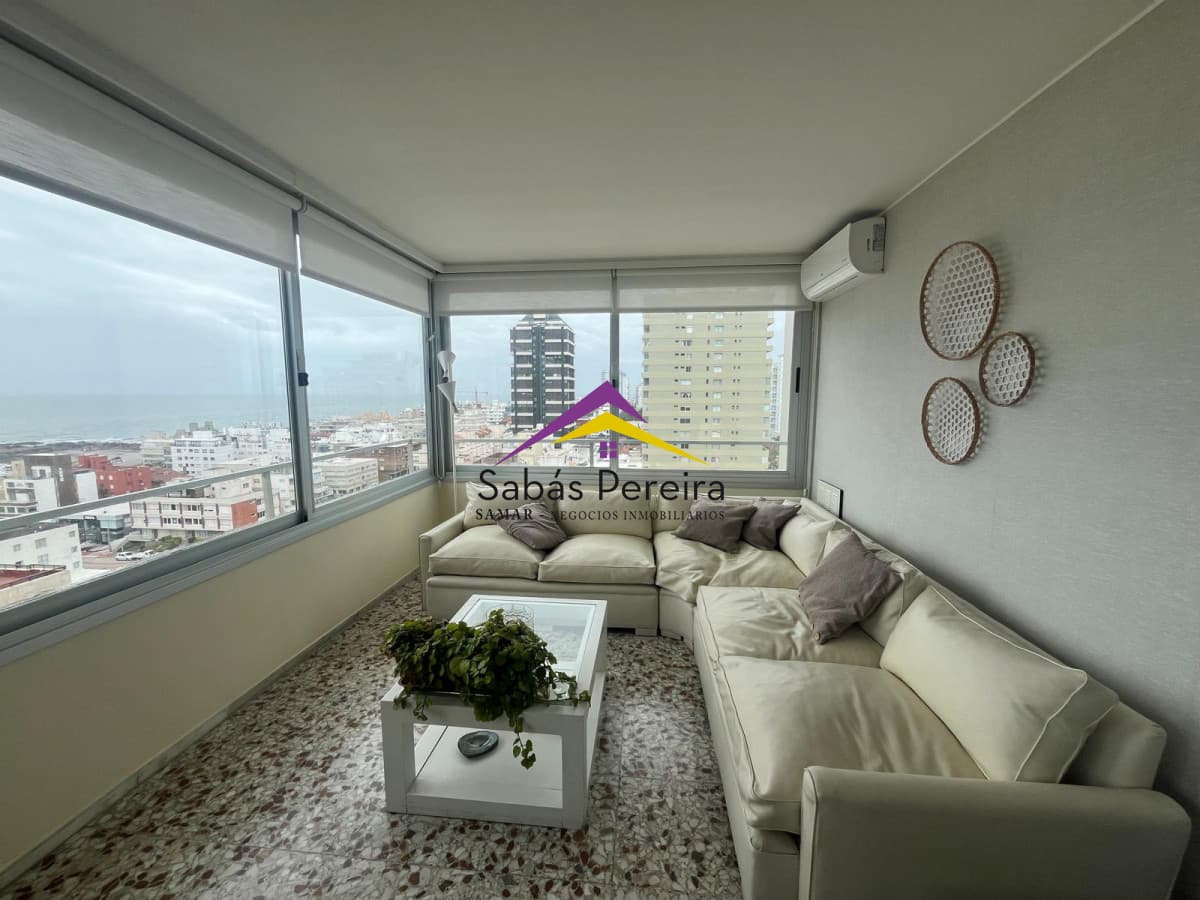 Apartamento en Alquiler Temporario en Península, excelente vista. Con garaje!