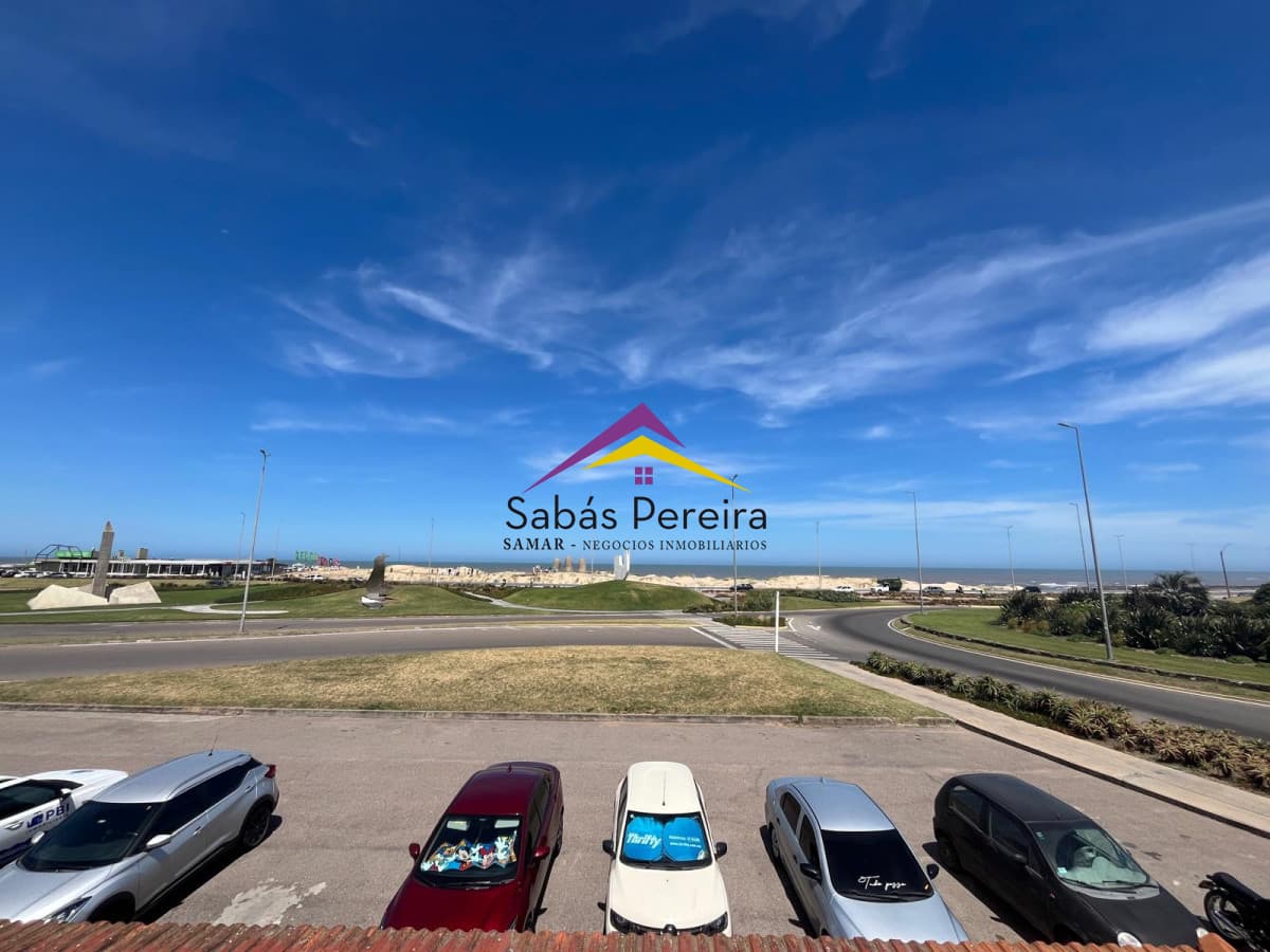 EN FRENTE A LOS DEDOS