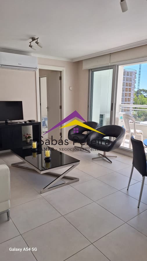Apartamento de 1 dormitorio en edificio de categoría