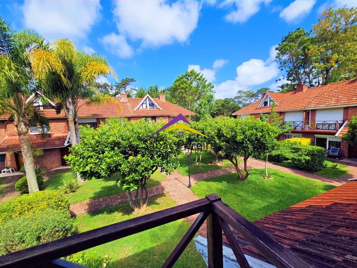 Apartamento ID.37312 - VENTA CASA EN COMPLEJO CON PISCINA PUNTA DEL ESTE