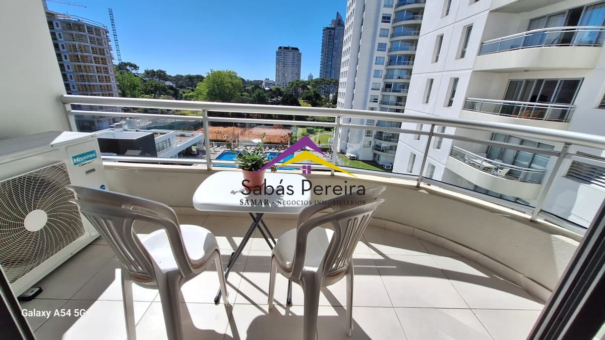 Apartamento de 1 dormitorio en edificio de categoría