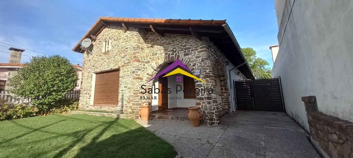 Casa ID.41224 - Casa en venta 4 dormitorios, 2 baños. Centro, Piriápolis, Maldonado.