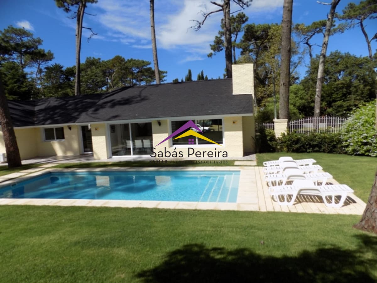 Casa ID.38416 - Casa de 4 dormitorios en Punta del Este en Venta