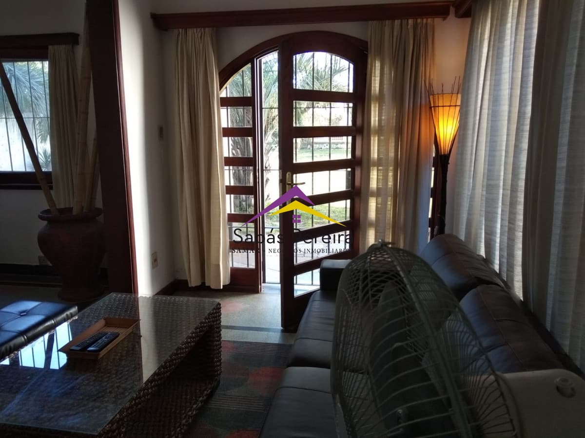 CASA ALQUILER PARADA 5 A METROS DE LA PLAYA