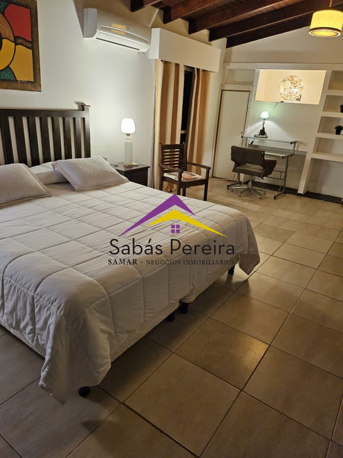 ALQUILER CASA PUNTA BALLENA 6 DORMITORIOS Y PISCINA