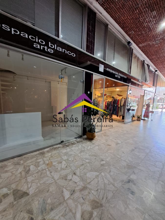 Local Comercial ID.41064 - Alquiler de Local Comercial en Punta del Este