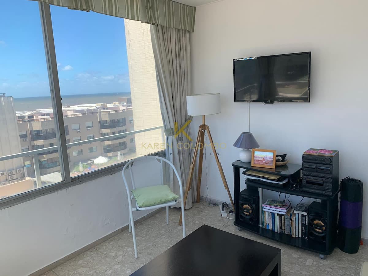 Apartamento en Punta del Este con vista a la Brava