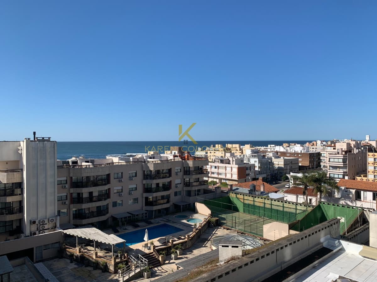 Apartamento en Punta del Este con vista a la Brava