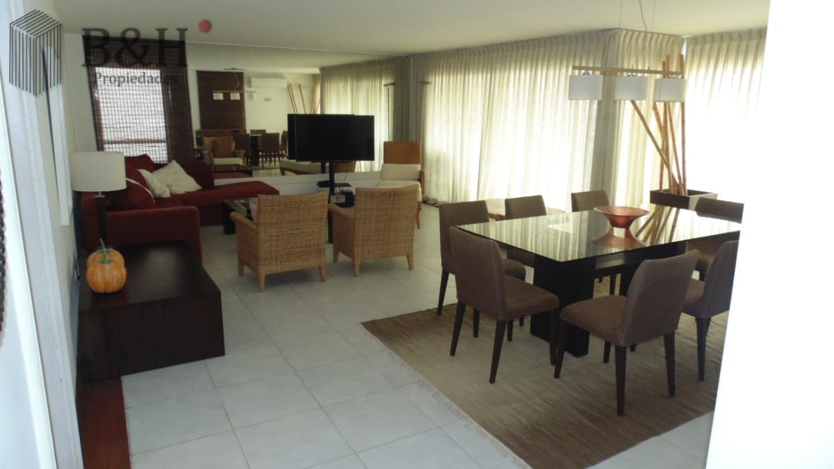 APARTAMENTO EN PUERTO DE PUNTA DEL ESTE DE 3 DORMITORIOS EN SUITE,  DEP. SERV,   BAÑOS