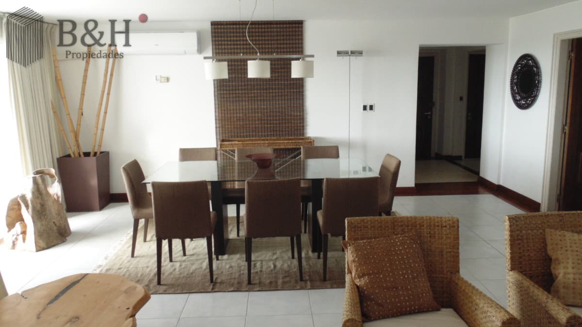 APARTAMENTO EN PUERTO DE PUNTA DEL ESTE DE 3 DORMITORIOS EN SUITE,  DEP. SERV,   BAÑOS