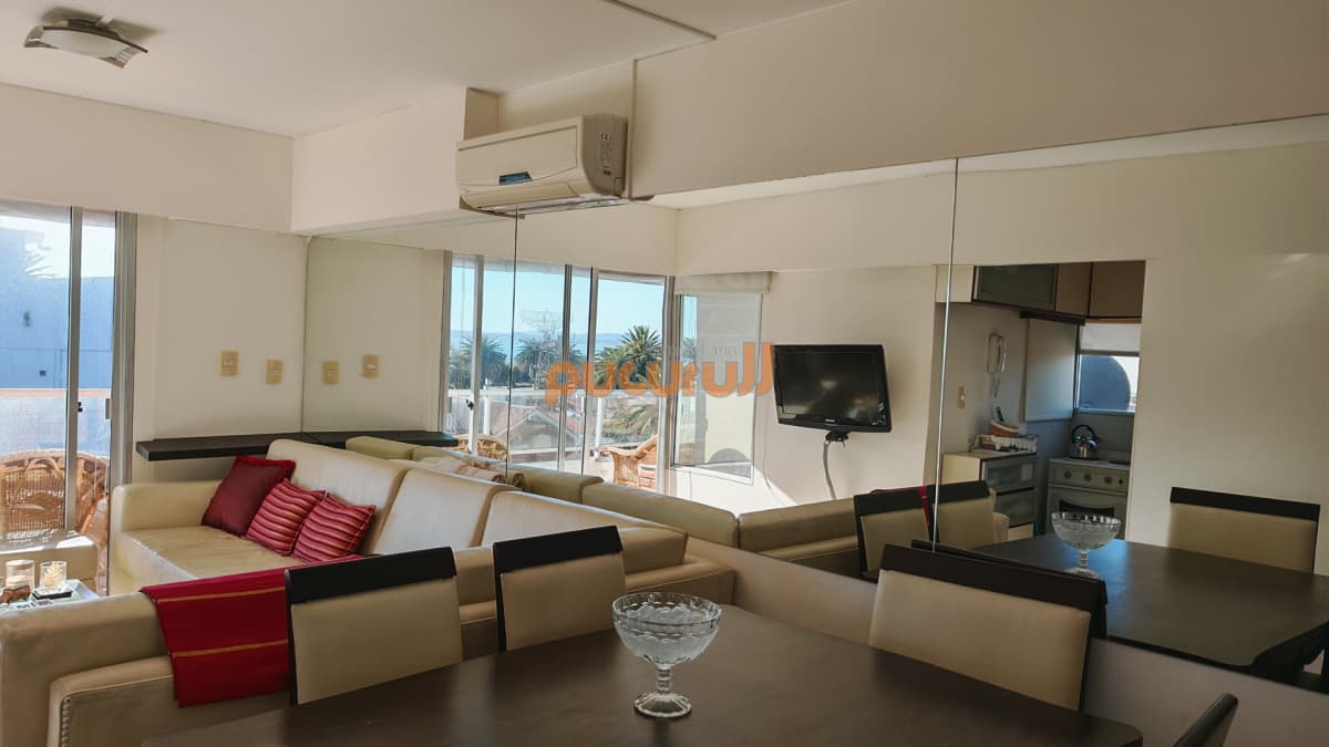 Apartamento en venta de 1 dormitorio y medio en Punta del este buen sol y vista al mar
