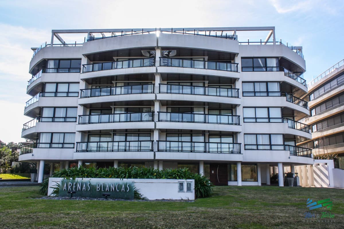 En Venta Apartamento 3 Dormitorios playa Brava, Rincón del Indio, Punta del Este,