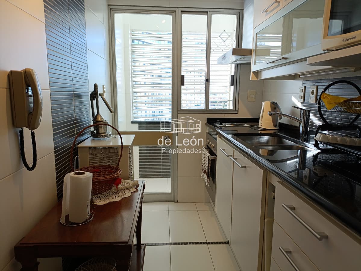 Venta apartamento 1 dormitorio con servicios playa brava