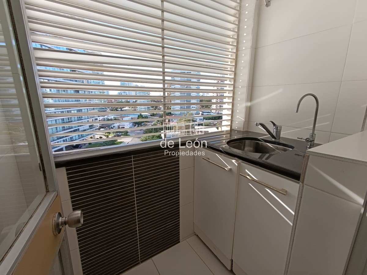 Venta apartamento 1 dormitorio con servicios playa brava