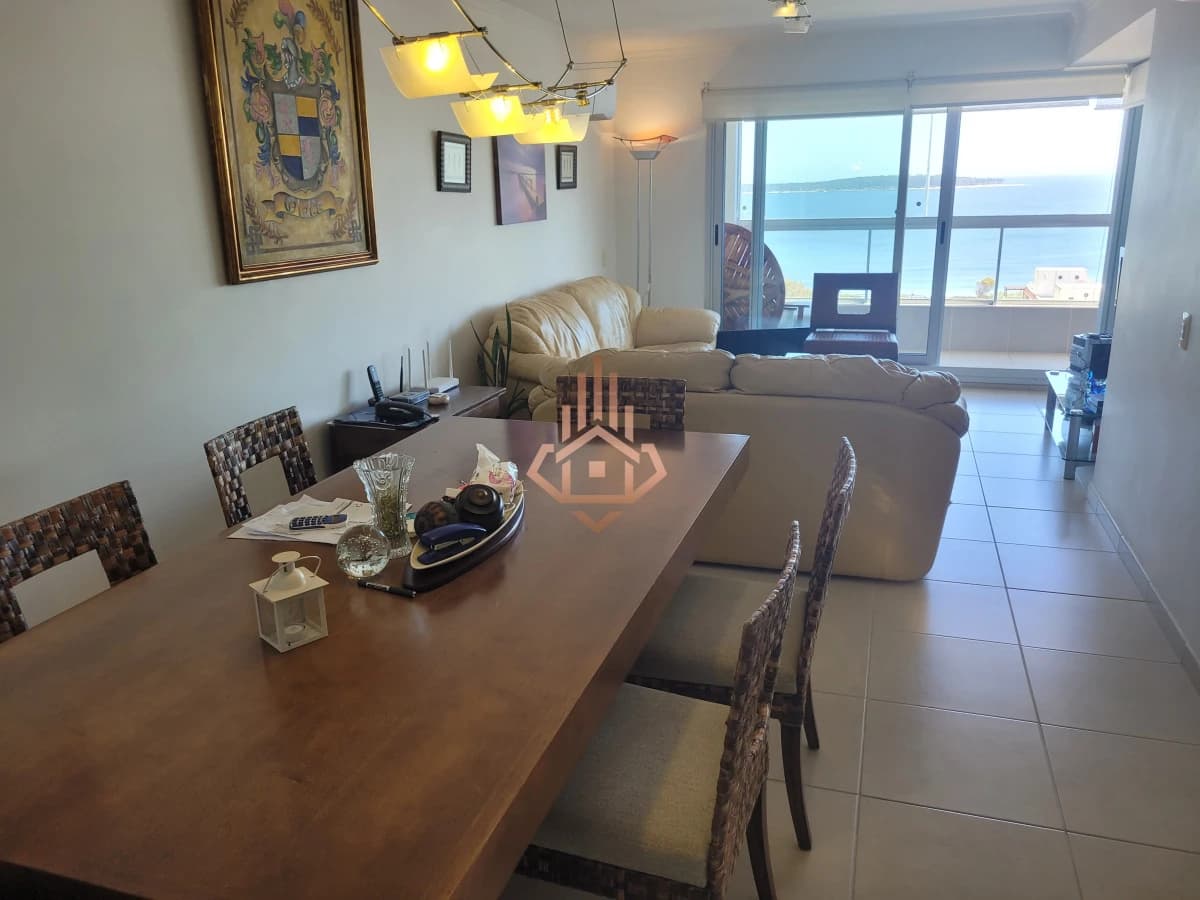 Venta de apartamento piso alto con vista al mar