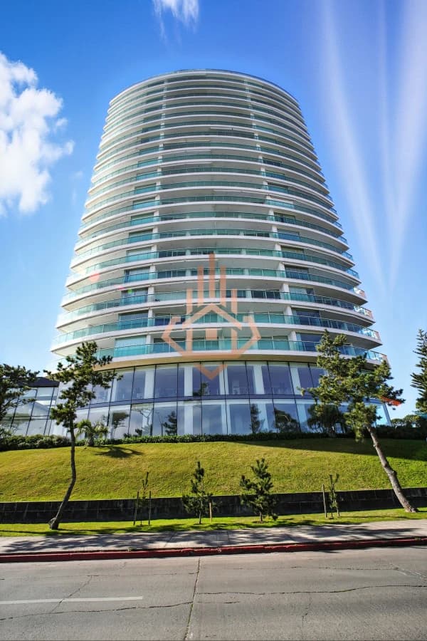Apartamento en Venta 3 suites + servicio en Paramount Tower, Playa Mansa