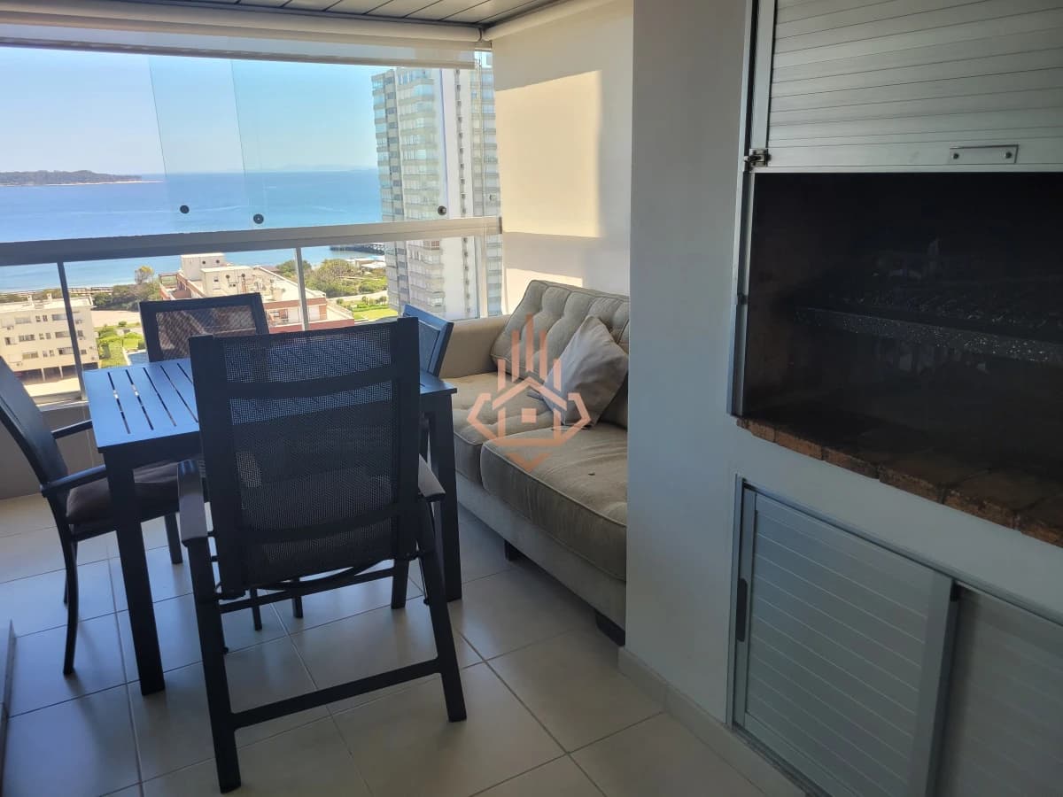 Venta de apartamento piso alto con vista al mar
