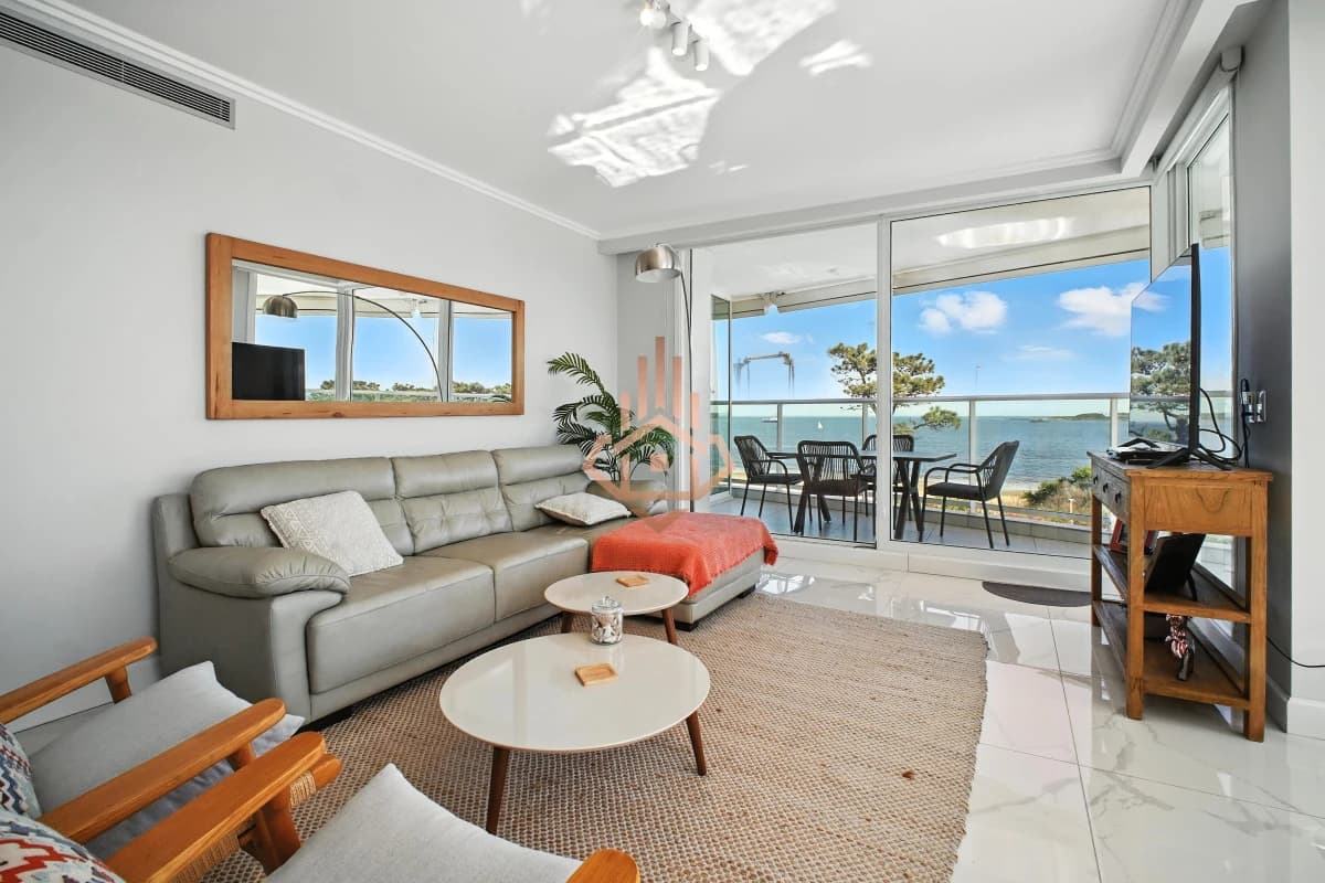Apartamento en Venta 3 suites + servicio en Paramount Tower, Playa Mansa