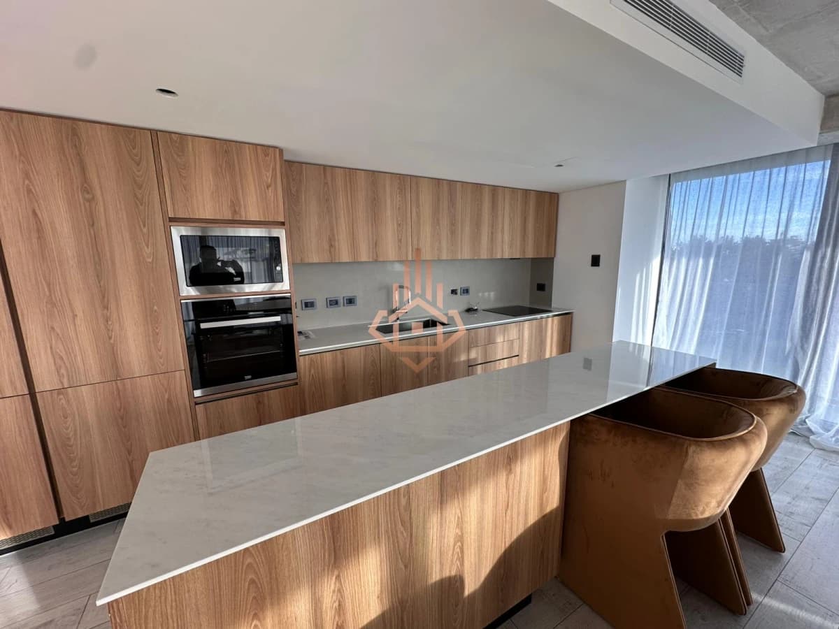 Venta departamento en Surfside de 1 dorm + den