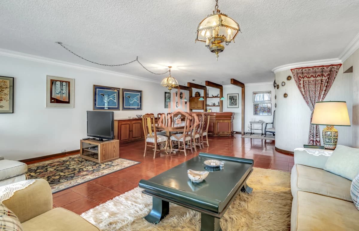 Venta apartamento de 3 dormitorios mas dependencia frente al Mar