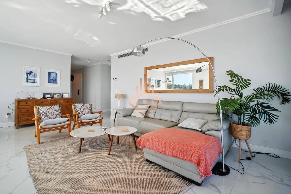 Apartamento en Venta 3 suites + servicio en Paramount Tower, Playa Mansa