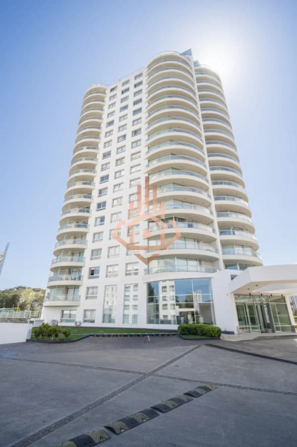 SE VENDE APARTAMENTO DE 3 DORMITORIOS EN SUITE EN PLAYA BRAVA FULL AMENITIES