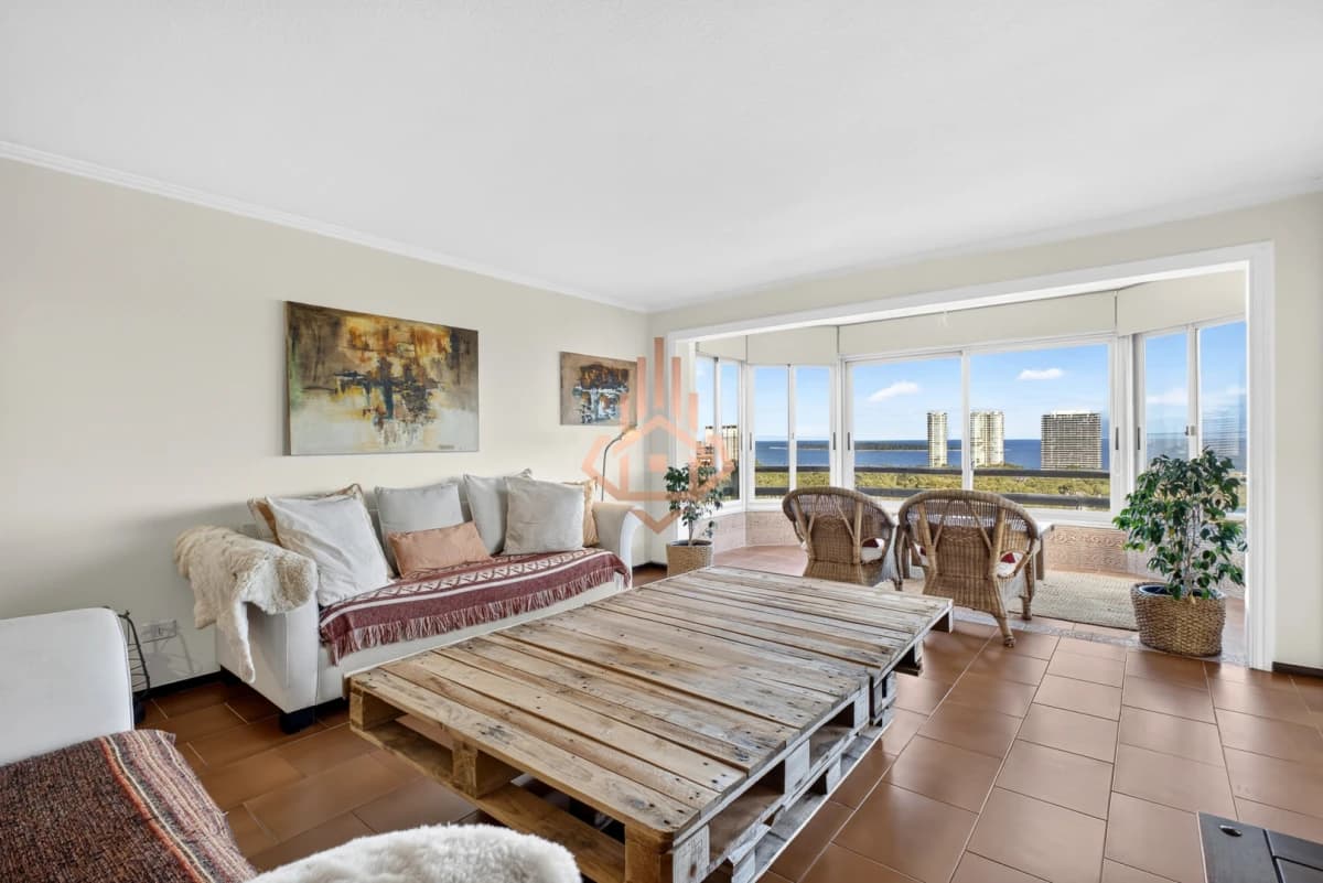 Venta departamento de 3 dormitorios más dependencia sobre Roosevelt