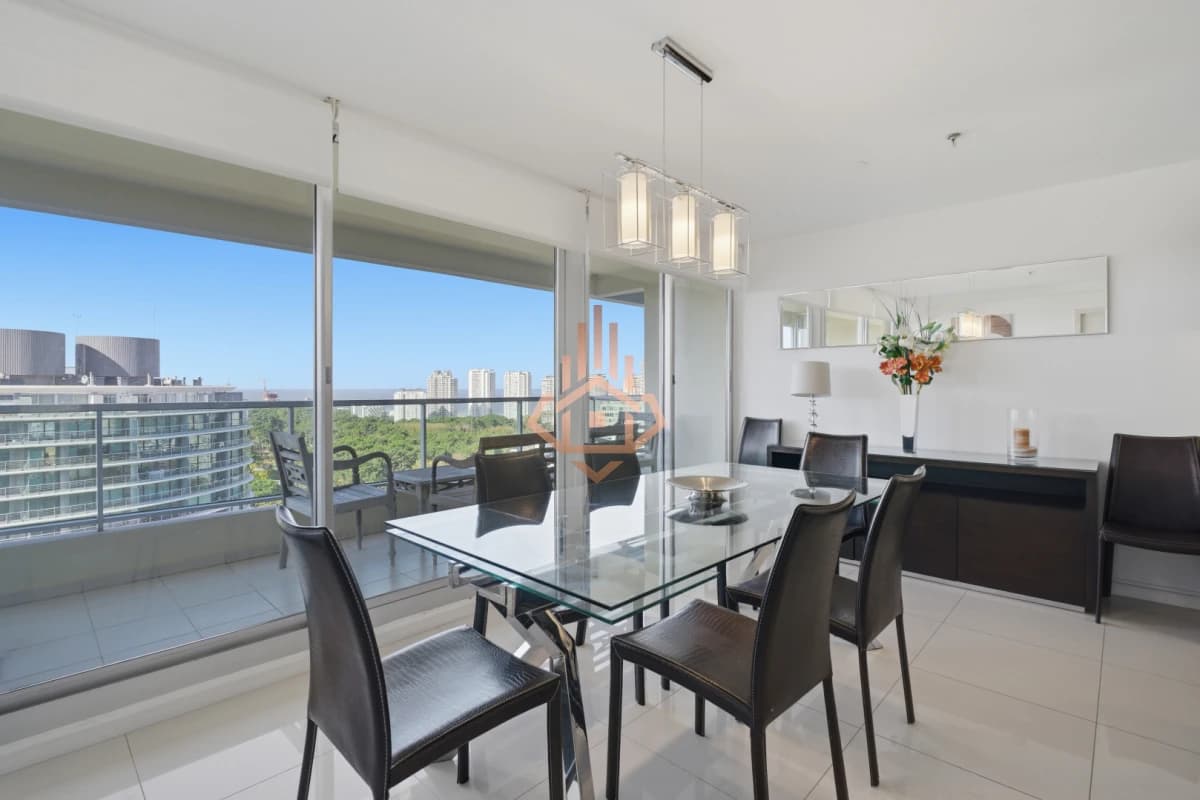 Venta Apartamento de 3 dormitorios con vista al mar.
