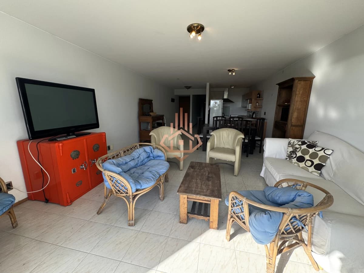 Venta apartamento frente al Mar de 4 dormitorios.