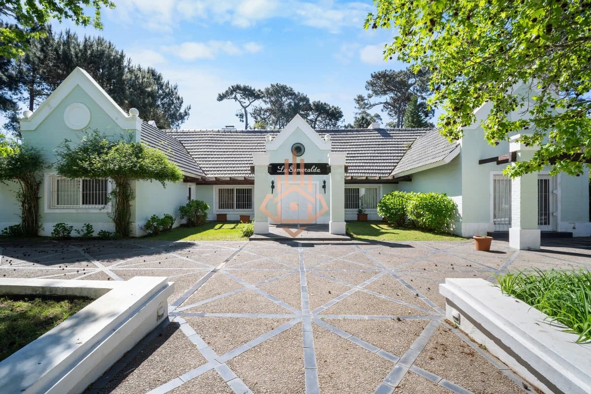 Venta de casa de lujo Pinares, Parque Burnett