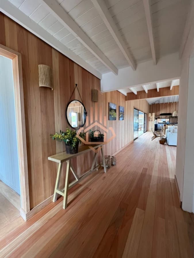 Se vende casa de 4 dormitorios en Barrio Privado en Laguna Escondida