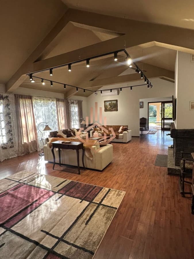Venta de 3 casas estilo Español en Terreno de 3 mil metros Barrio Golf