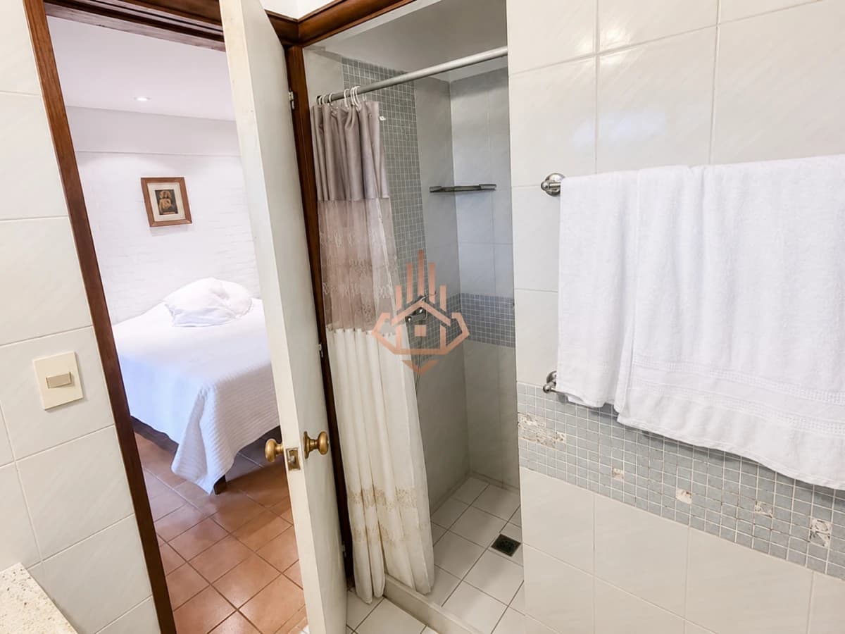 Casa en venta sobre Av Cordoba posible proyecto clinica o academia