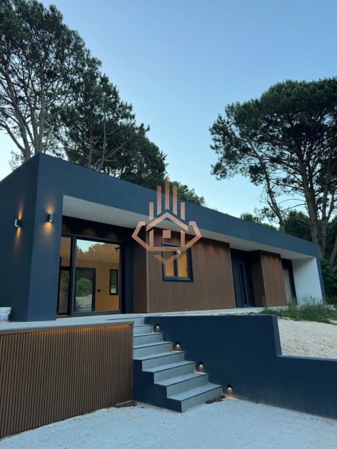 SE VENDE HERMOSA CASA A ESTRENAR DE 3 DORMITORIOS Y ESCRITORIO EN CLUB DEL LAGO