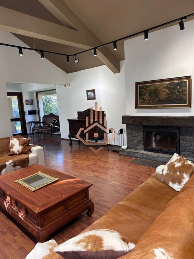 Venta de 3 casas estilo Español en Terreno de 3 mil metros Barrio Golf