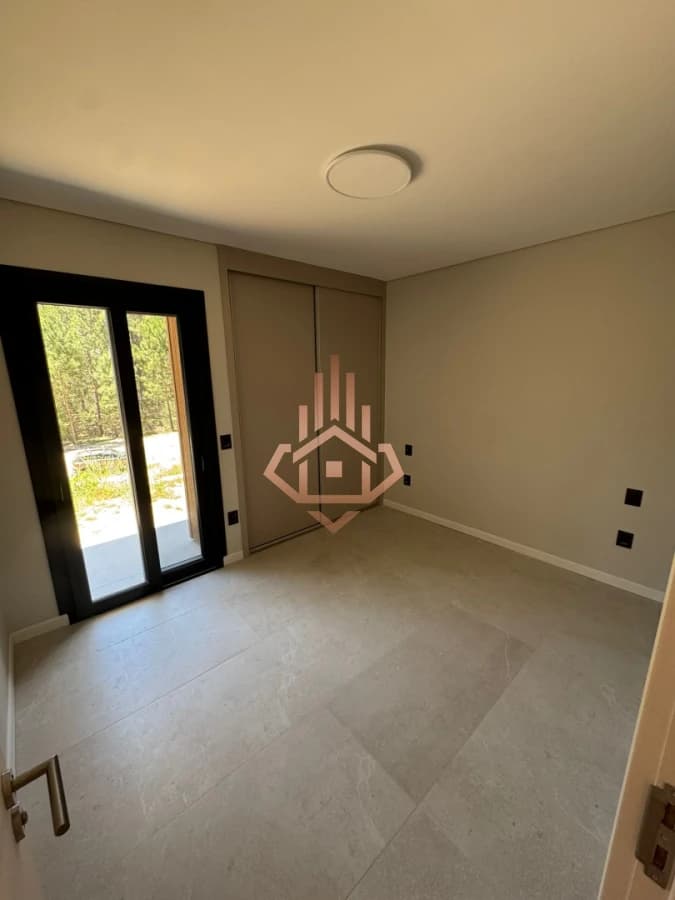 SE VENDE HERMOSA CASA A ESTRENAR DE 3 DORMITORIOS Y ESCRITORIO EN CLUB DEL LAGO