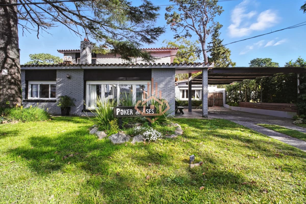 Venta en Mansa 4 Dorms 5 baños