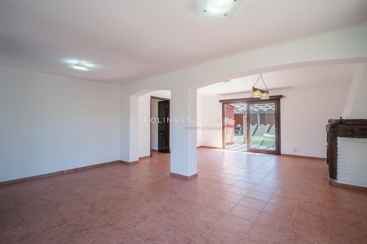 Casa en venta en B. Cantegril, zona de colegios entorno residencial