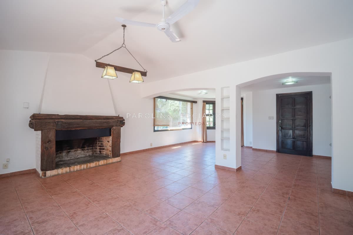 Casa en venta en B. Cantegril, zona de colegios entorno residencial
