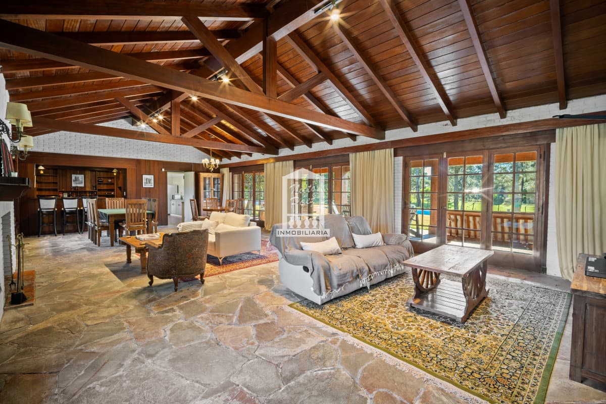 Casa En Barrio Golf, 9.388 m² y 586 m² edificados.