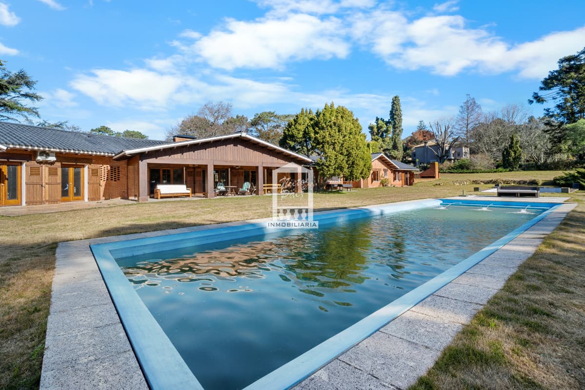 Casa En Barrio Golf, 9.388 m² y 586 m² edificados.