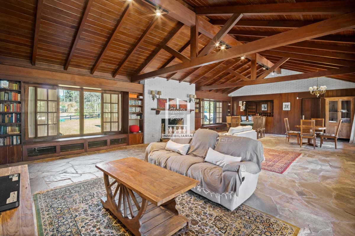 Casa En Barrio Golf, 9.388 m² y 586 m² edificados.