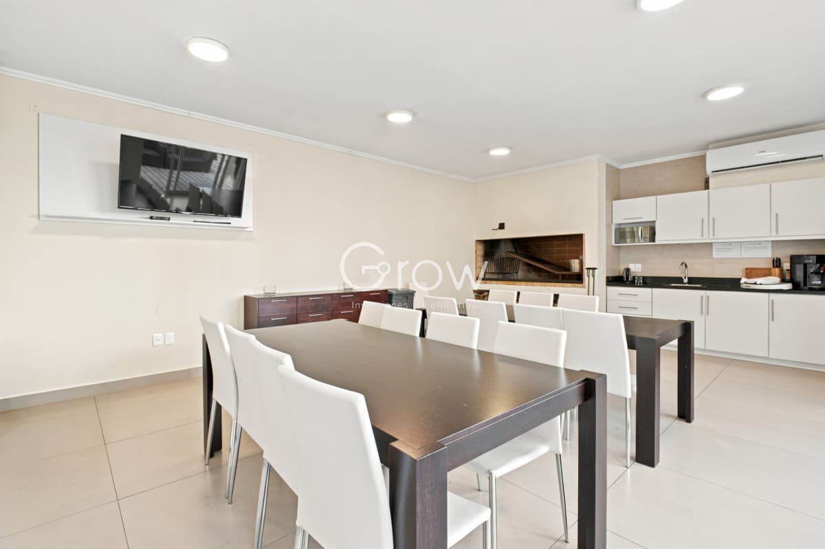 Venta Apartamento Frente al Maren Playa Mansa, 2 suites y Parrillero propio.