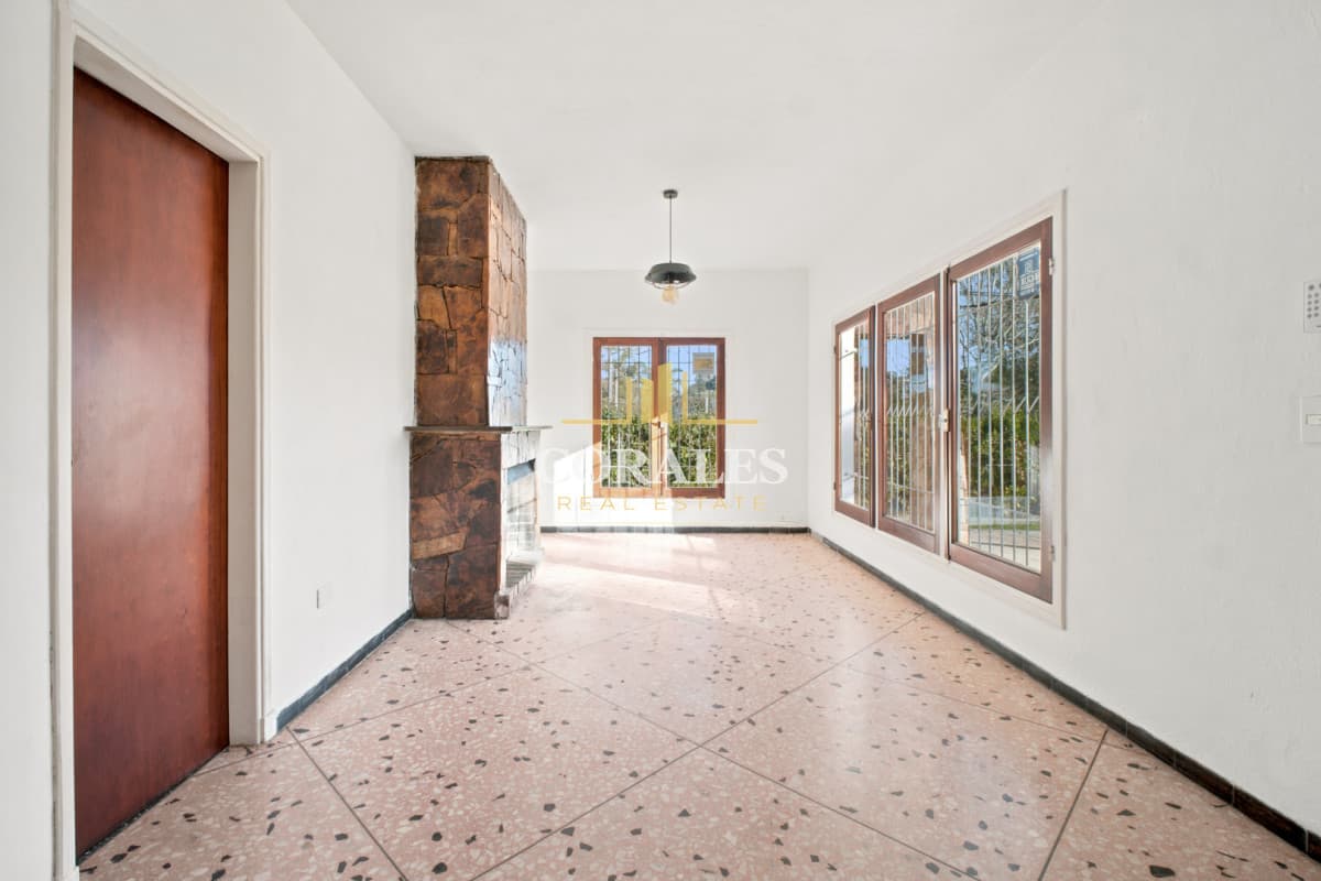 Venta Casa de 2 dormitorios cerca de playa mansa y servicios.