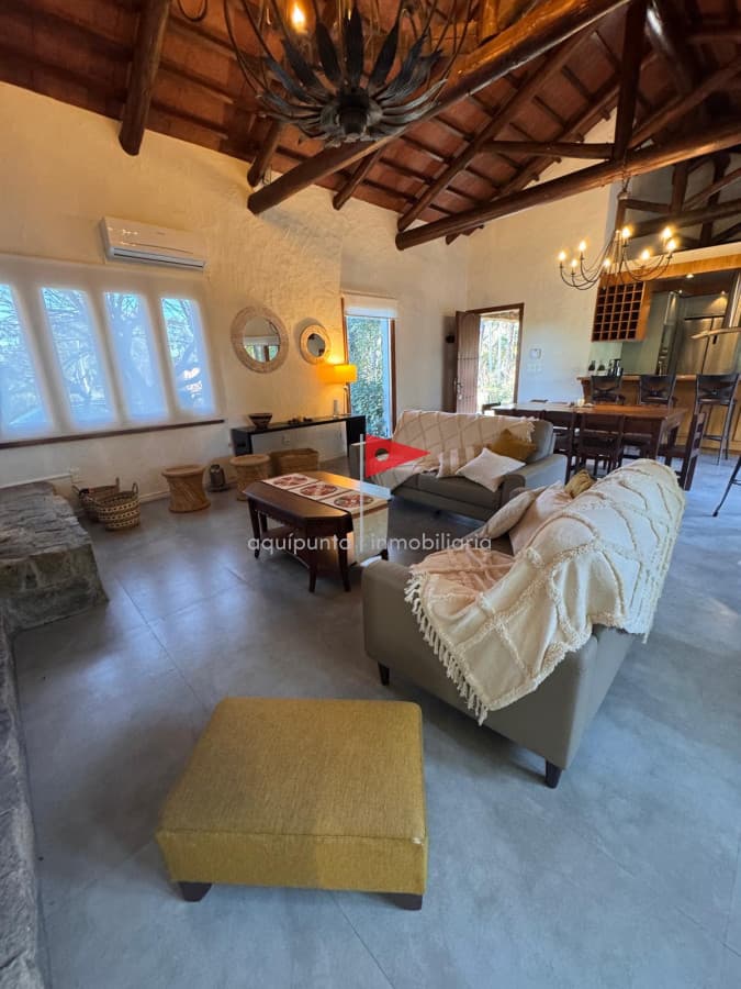 Alquilo casa temporal 12 personas Punta Colorada 4 dorm 3 bañ piscina