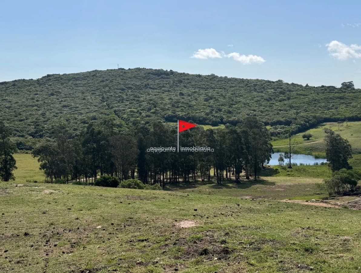 Chacra ID.129 - Chacra con tajamar y casas en Piriápolis